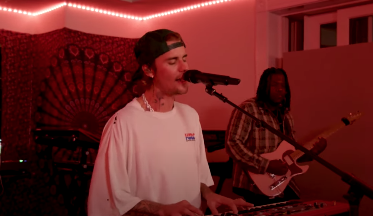 Justin Bieber Debuts New Song "Peaches" in NPR Tiny Desk Concert V Man