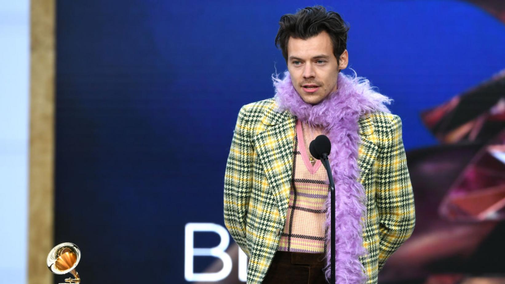  Harry Styles wears Gucci at the 2021 Grammy Awards. Image via Getty Images.