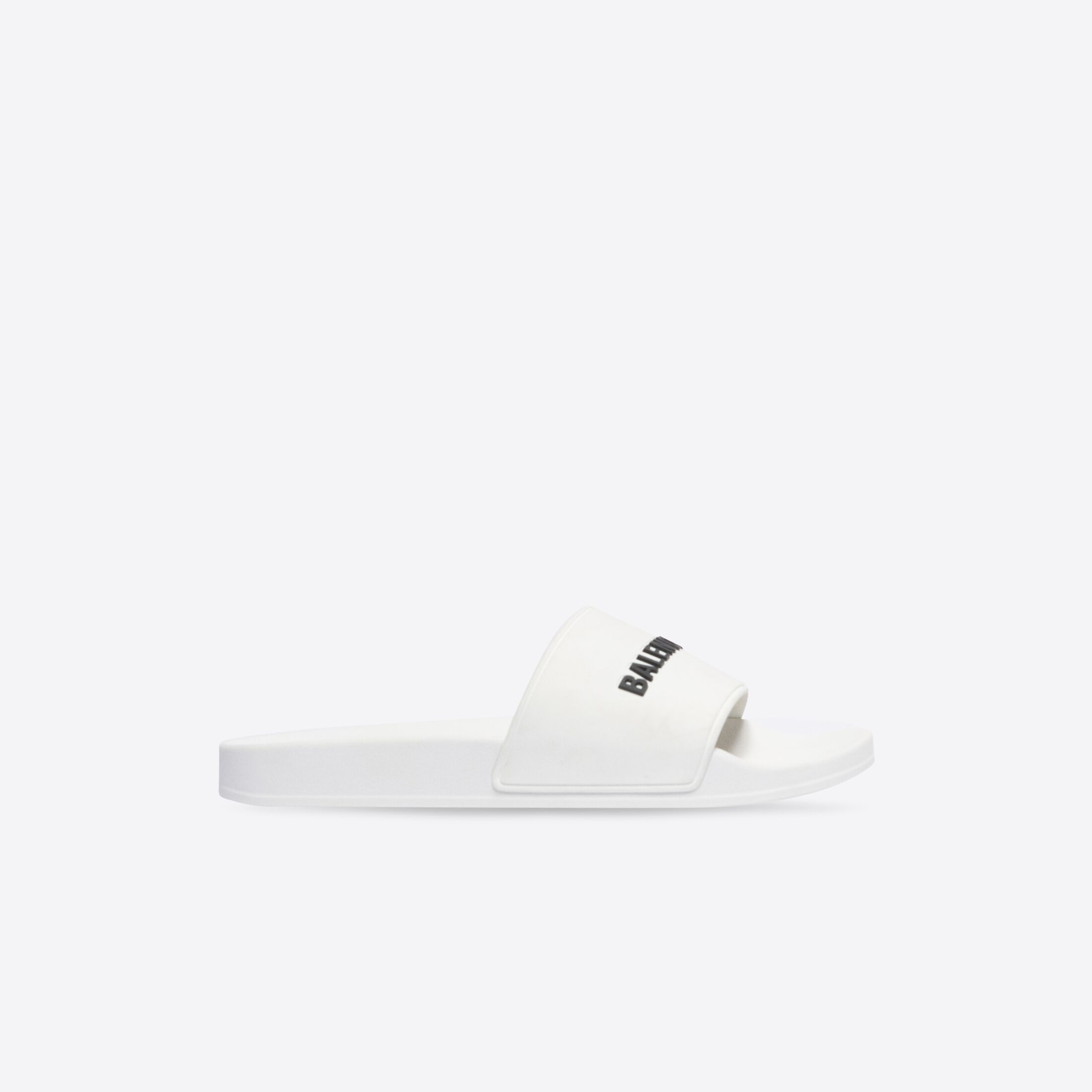 Best Slides to Boost Your Summer Casual Look - V Magazine