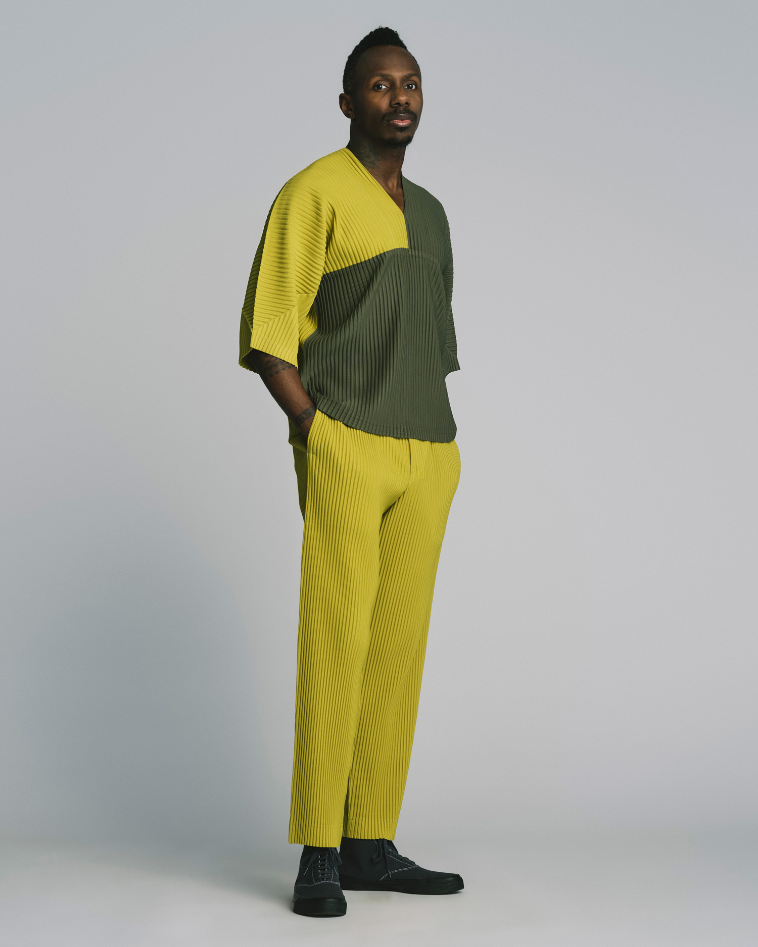 ISSEY MIYAKE HOMME PLISSÉ Debuts Fall/Winter 2022 Collection - V