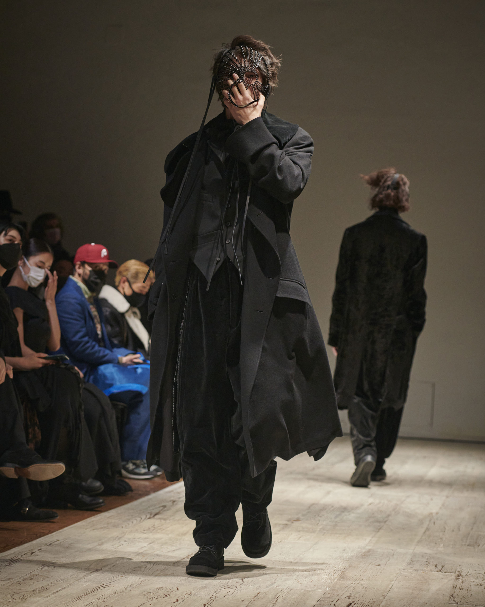 Avant-Garde Is The Theme Of Yohji Yamamoto's F/W 22 Collection - V