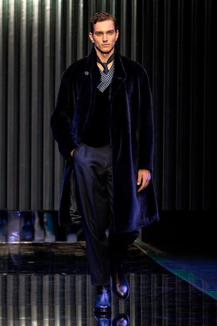 Giorgio Armani Presents Ready-To-Wear FW22 Collection | V Man