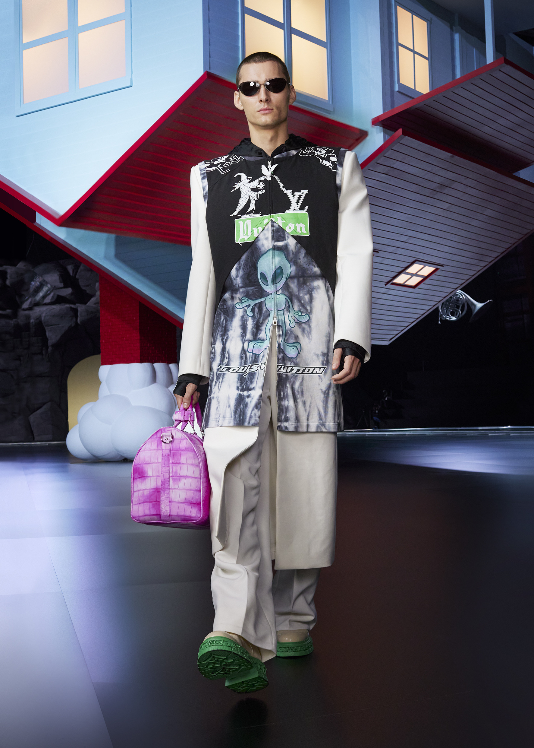 Louis Vuitton Men's Debuts Fall/Winter 2022 Spin-Off Show in Bangkok - V  Magazine